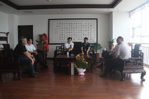 城陽區(qū)委、組織部長(zhǎng)王澤旭慰問拔尖人才