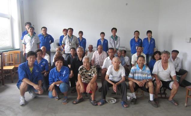 海利爾義工關(guān)愛(ài)老年人