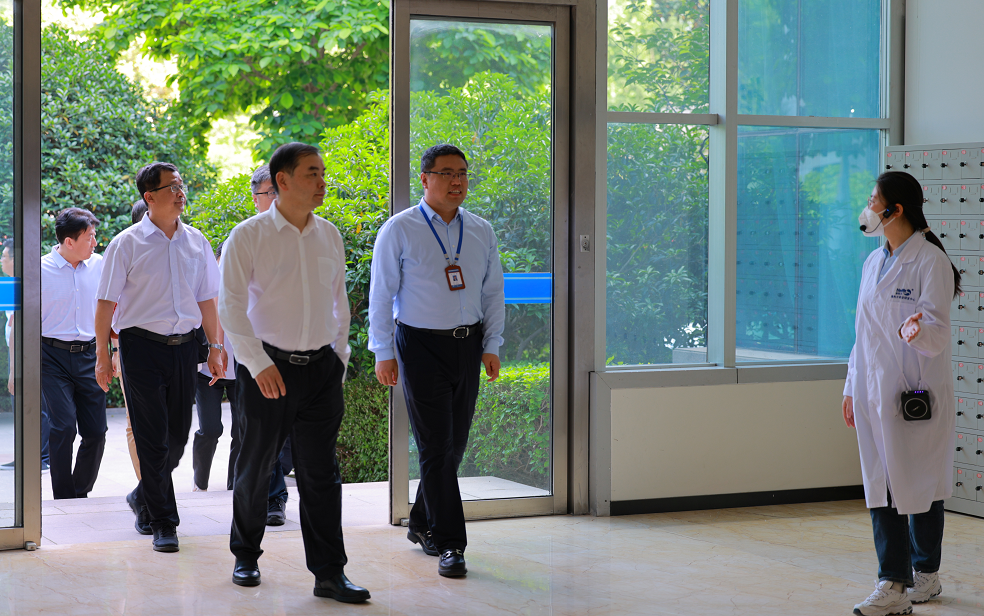 山東省科技廳梁副廳長(zhǎng)一行來集團(tuán)調(diào)研指導(dǎo)